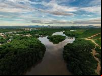 Imagem aerea mostra o rio Jucu, no Espírito Santo