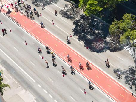 ciclistas na avenida paulista em são paulo